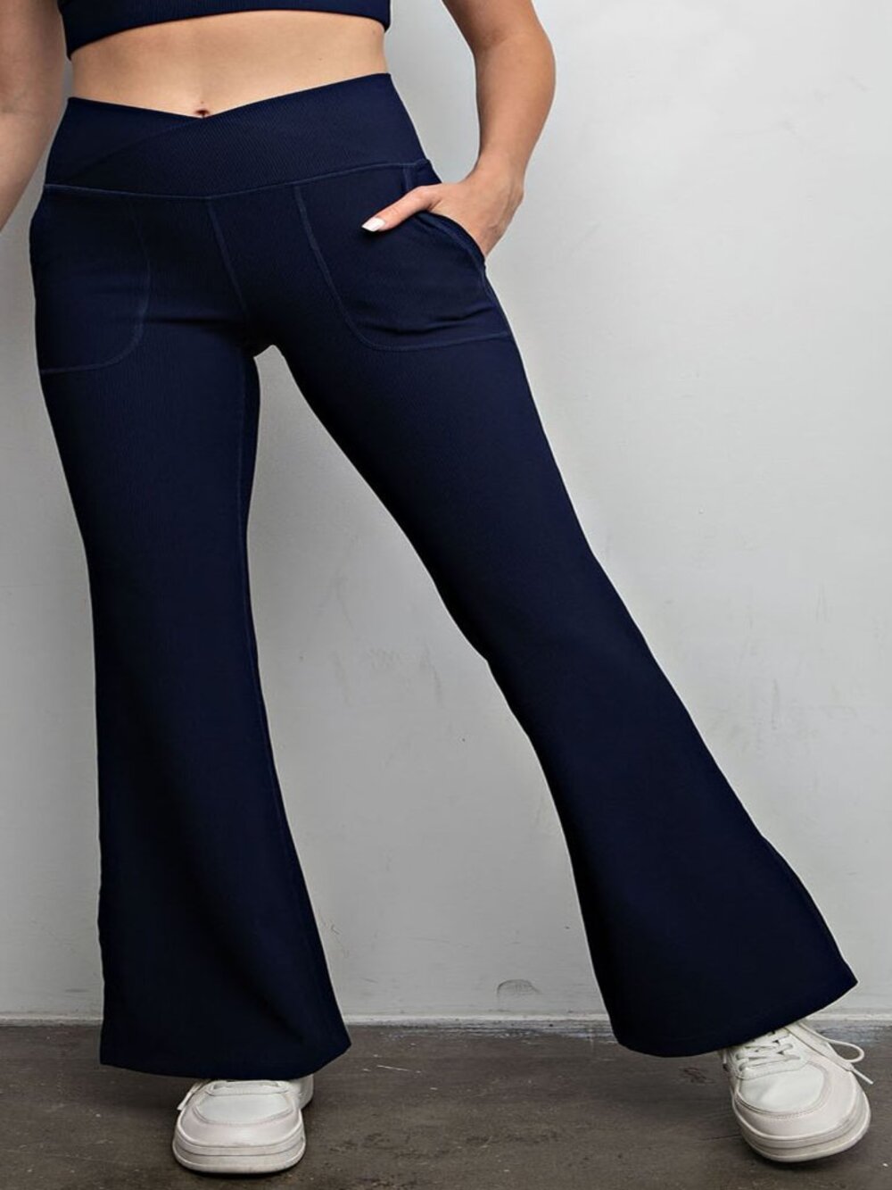 WOMEN'S BUTTERY V WAIST FLARE LEGGINGS W/POCKETS NAVY S - L